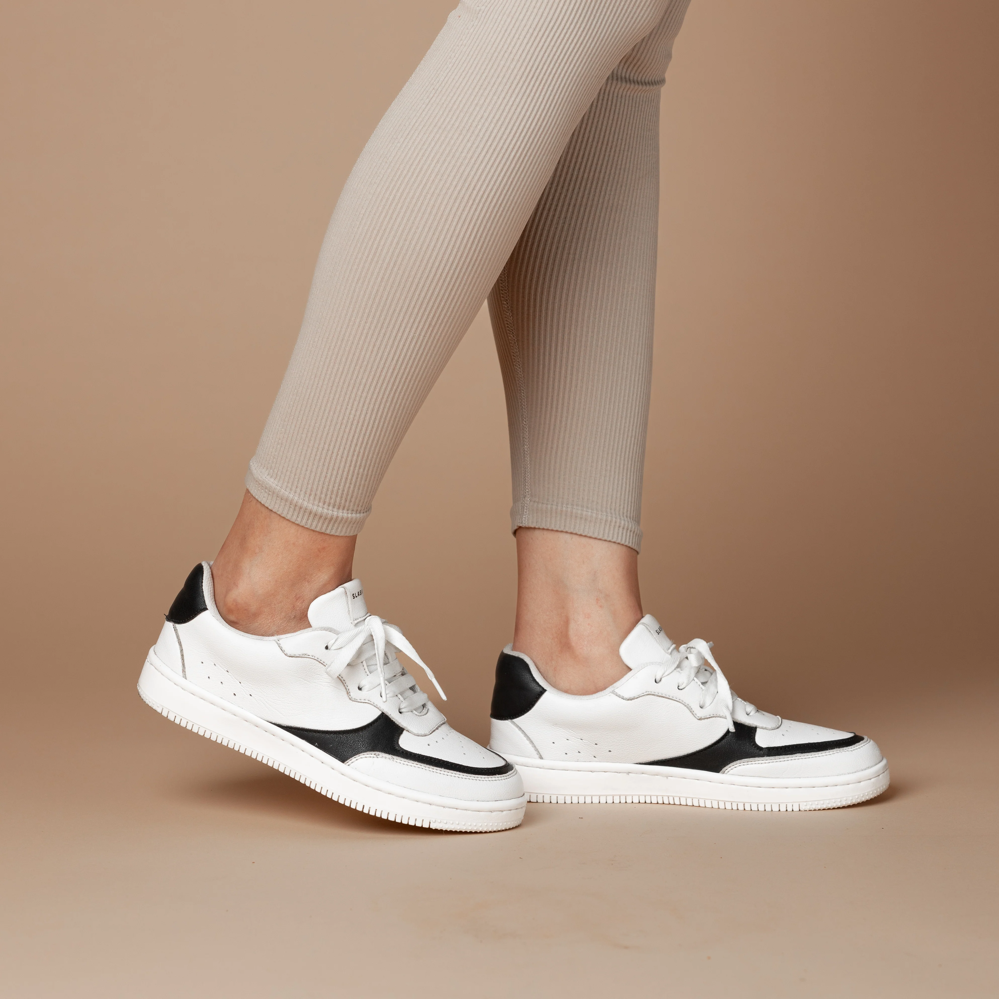 10/10 - Black - Image 5